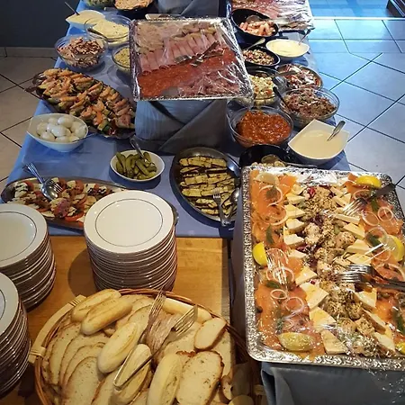 罐头餐厅酒店 克达日叙尔康讷