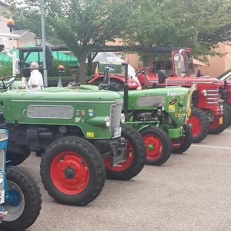 罐头餐厅酒店 2*