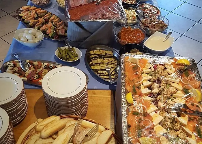 罐头餐厅酒店 克达日叙尔康讷